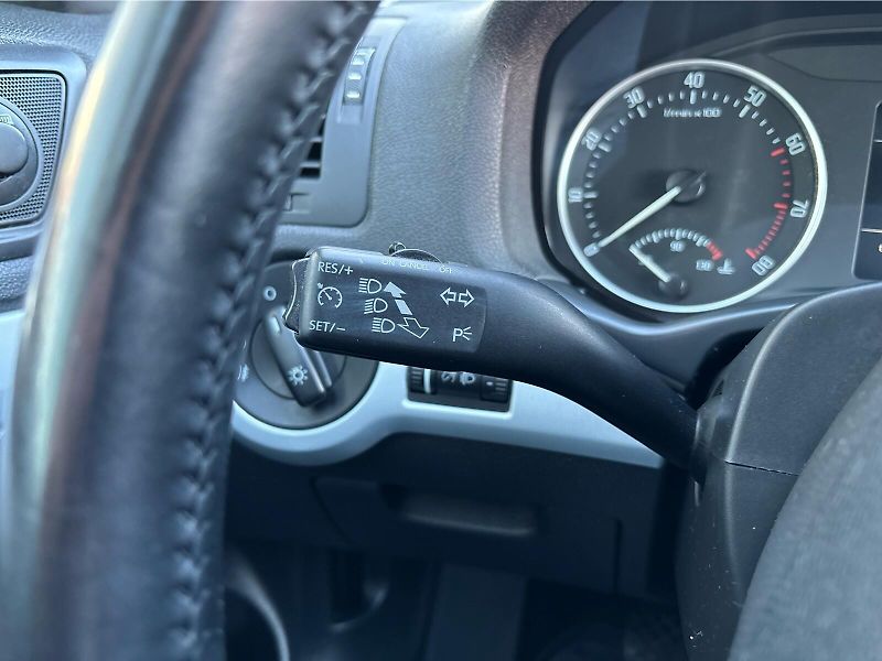 Škoda Octavia 1.6 MPi 75kW Ambiente Plus - fotka 20 z 29