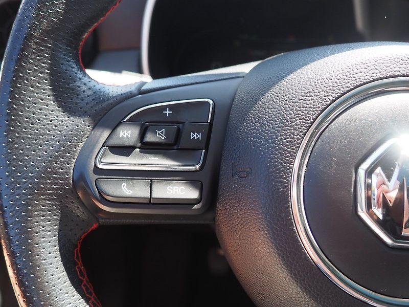 MG ZS (2023) 1.0T 82kW Elegance 1.Maj, Pano - fotka 22 z 37