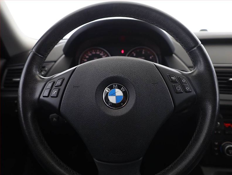 BMW X1 (2010) xDrive20d, 4X4, Serv.kniha - fotka 8 z 15