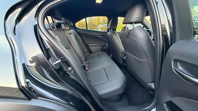 Lexus UX 250h 300H 2,0 HEV F SPORT DESIGN - fotka 14 z 25