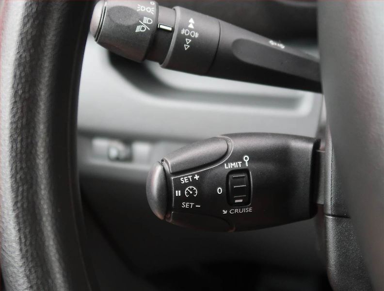 Opel Vivaro (2022) 2.0 CDTI, Bus, 8Míst, ČR, DPH - fotka 16 z 20