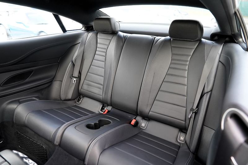Mercedes-Benz Třídy E E 300d AMG Avantgarde/245 PS - fotka 26 z 34