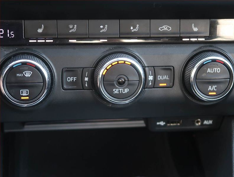 Škoda Octavia (2015) Elegance 1.6 TDI, Tempomat - fotka 16 z 19