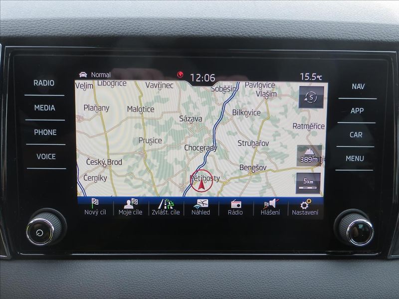Škoda Karoq 1,5 TSI Style 110kW DSG WEBAST - fotka 22 z 33