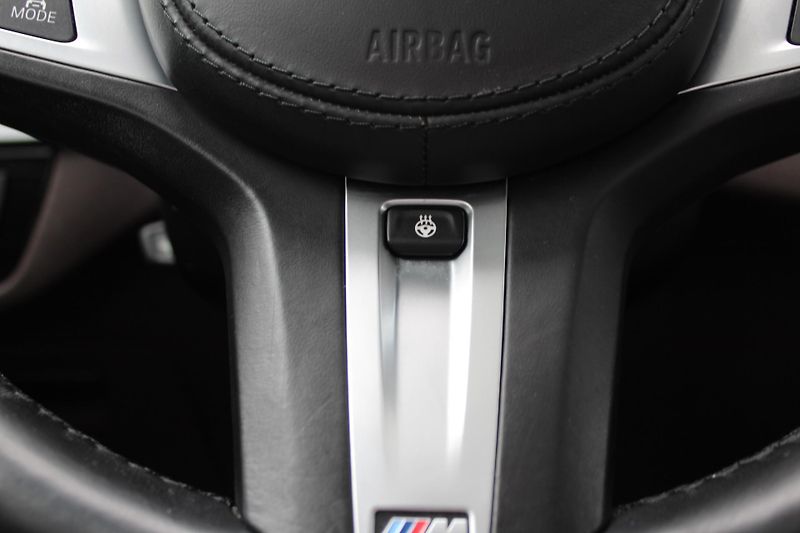 BMW Řada 5 M550i xDrive Sedan - fotka 15 z 28