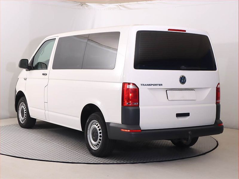 Volkswagen Transporter (2019) 2.0 TDI, Bus, 9Míst - fotka 4 z 18