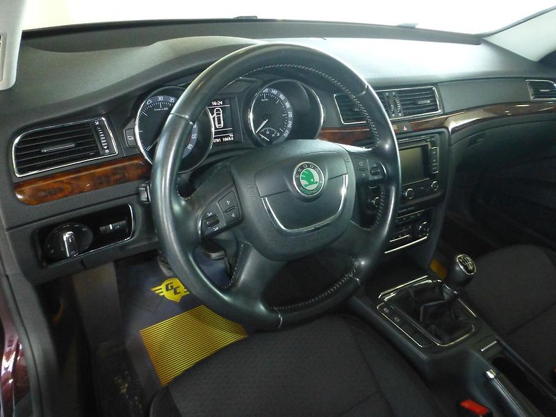 Škoda Superb (2013) 2,0TDI*VYHŘ.S**XENONY**WEBASTO - fotka 12 z 32