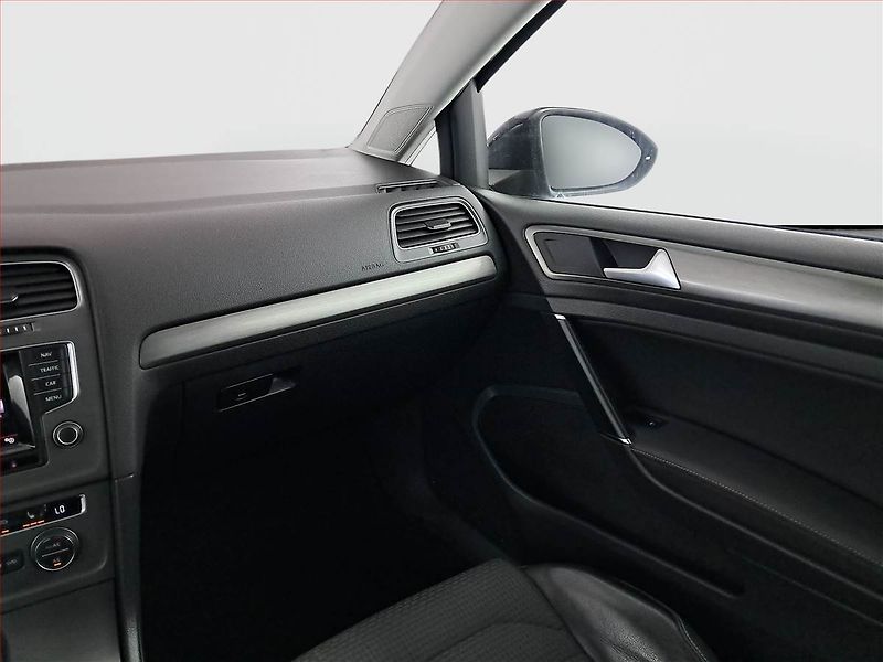 Volkswagen Golf (2013) 1.6 TDI, Automat, Serv.kniha - fotka 8 z 20