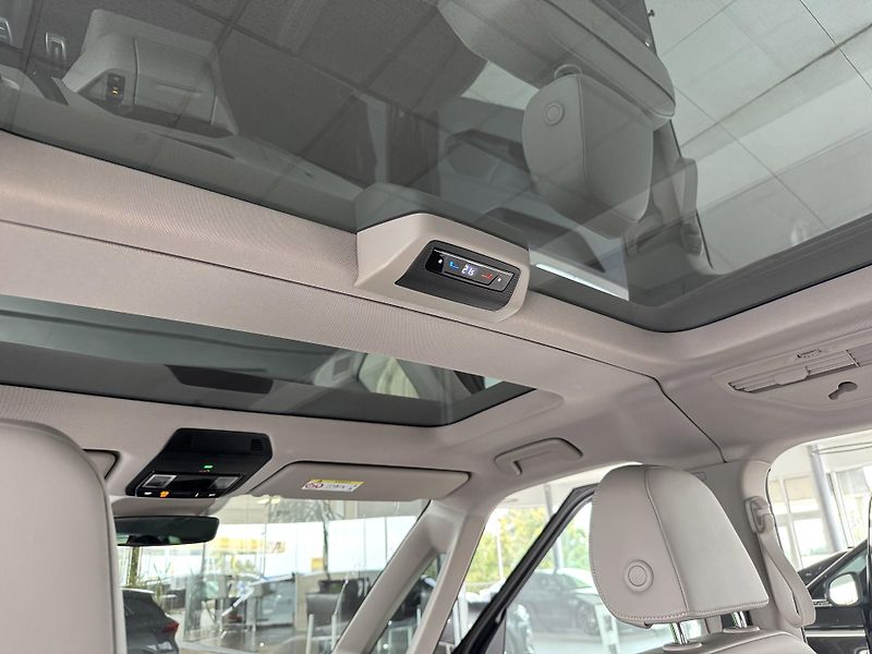 Volkswagen Multivan 2,0TDI DSG L2*STYLE*El.Dveře - fotka 24 z 50