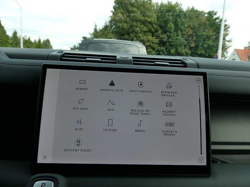 Land Rover Defender (2026) 110 3,0 X-Dynamic SE D200 - fotka 25 z 35