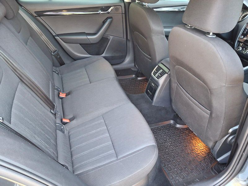 Škoda Octavia (2018) Combi Style Plus 4x4 2,0TDi 11 - fotka 14 z 32