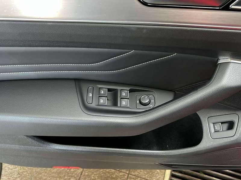 Volkswagen Passat (2024) 2.0 TDI 110kW BMT DSG Elegance - fotka 15 z 20