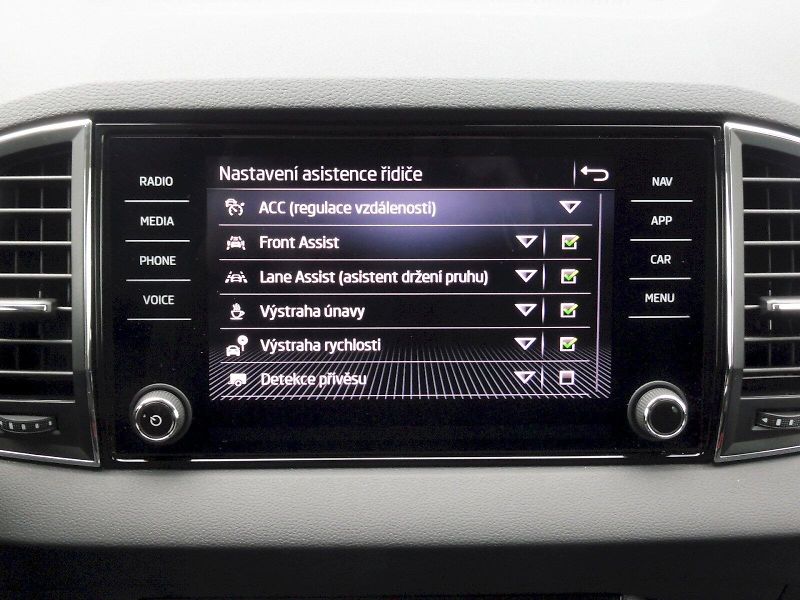 Škoda Karoq (2025) Top Selection 1,5 TSI 110kW - fotka 16 z 29