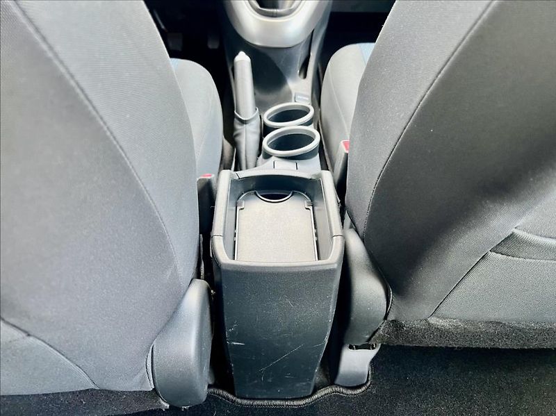 Toyota Verso 1,6 D-4D KLIMA - fotka 31 z 36