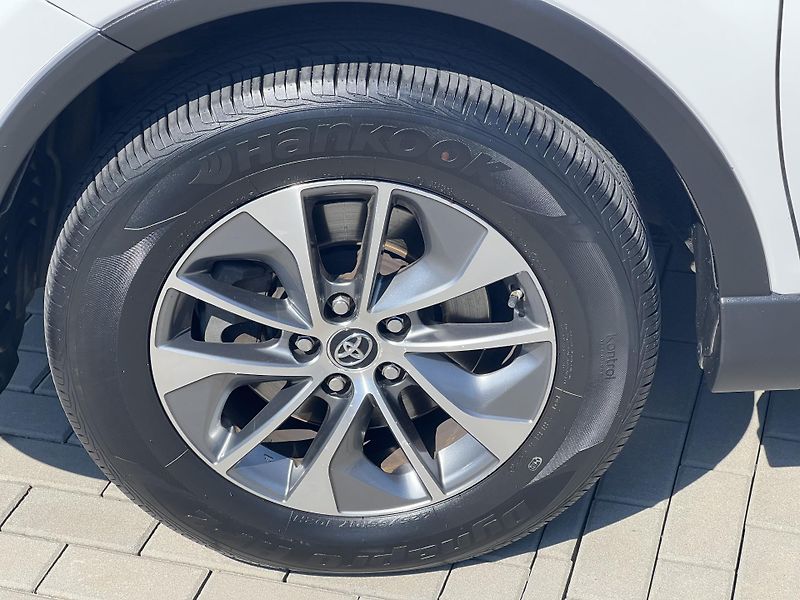 Toyota RAV4 2.5i HYBRID 114kw - fotka 8 z 25
