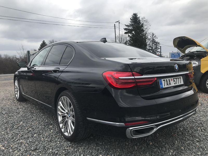 BMW Řada 7 730D X-DRIVE ,360,HUD,ČR,DPH.. - fotka 7 z 17