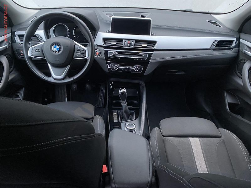 BMW X2 (2020) 1.5T sDrive18i, LED, navi - fotka 8 z 19