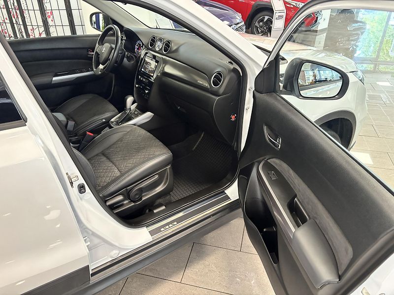 Suzuki Vitara 1.4 Elegance Panorama 4x4 6AT - fotka 10 z 48