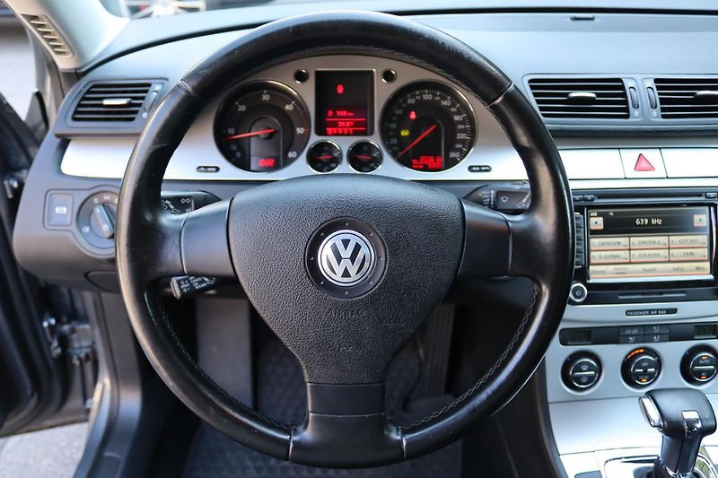 Volkswagen Passat VARIANT 2.0TDI DSG 103kW - fotka 26 z 50