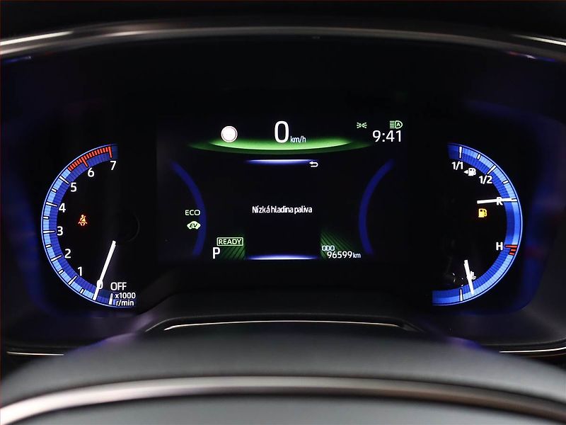 Toyota Corolla (2022) 1.8 Hybrid - fotka 9 z 20
