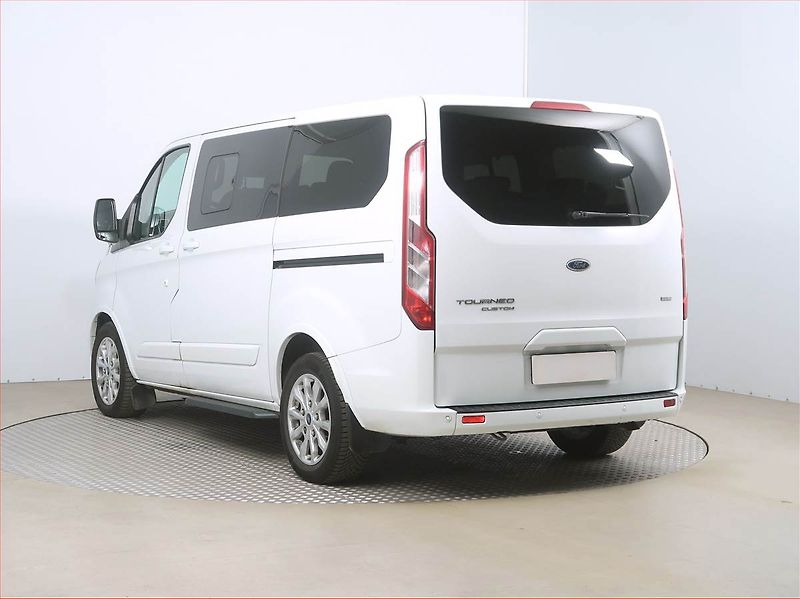 Ford Tourneo Custom (2018) Titanium 2.0 EcoBlue, ČR - fotka 4 z 20