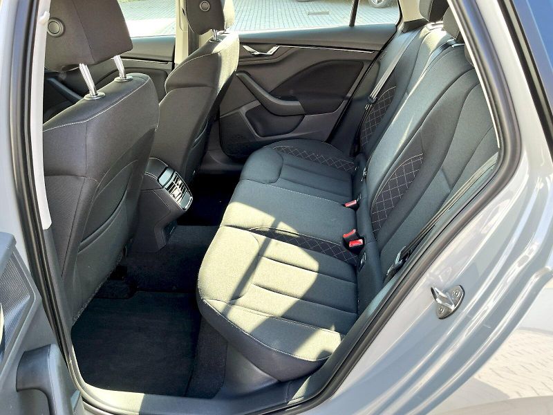 Škoda Kamiq (2021) AMBITION 1.5TSi 110kW M6F - fotka 15 z 23