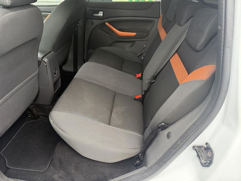 Ford Kuga 2,0TDCI 4x4 Tažné - fotka 13 z 19