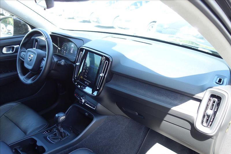 Volvo XC40 2,0 D3 110KW, MANUAL, FWD. - fotka 14 z 37