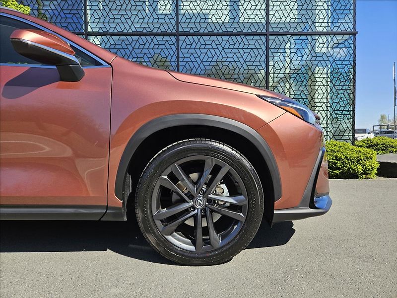 Lexus NX 350h 2,5 Executive Top - fotka 5 z 12