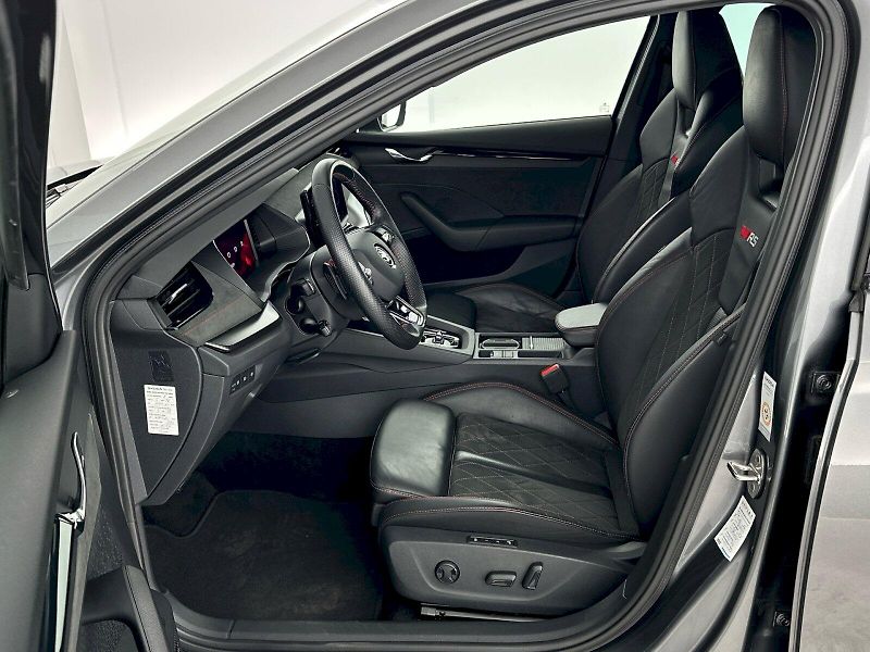 Škoda Octavia (2023) Combi DSG 2.0TSI 180kW RS Chal - fotka 7 z 34