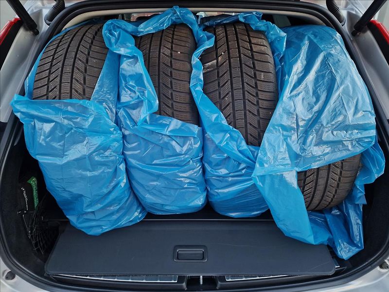 Volvo XC60 B5 AWD Momentum Pro,ČR,1.Maj. - fotka 16 z 50