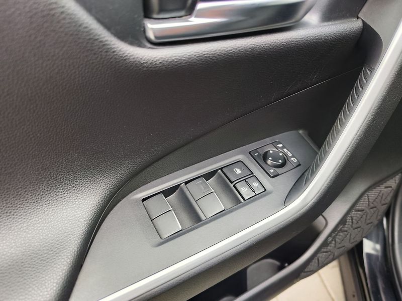 Toyota RAV4 2.5 HEV/163kW Black Edition AT - fotka 28 z 32