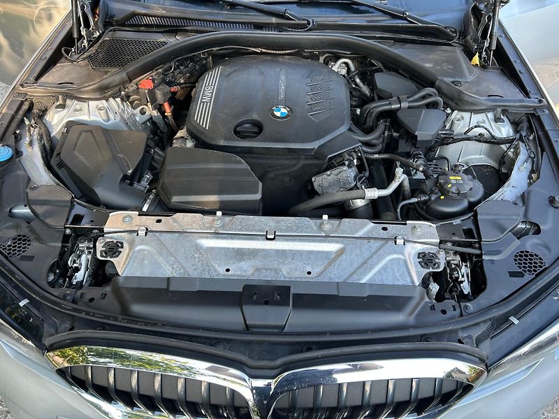 BMW Řada 3 (2020) 320d Xdrive - CZ - DPH - fotka 6 z 16