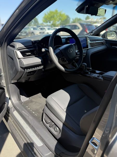 Toyota Camry (2025) Executive - fotka 7 z 8