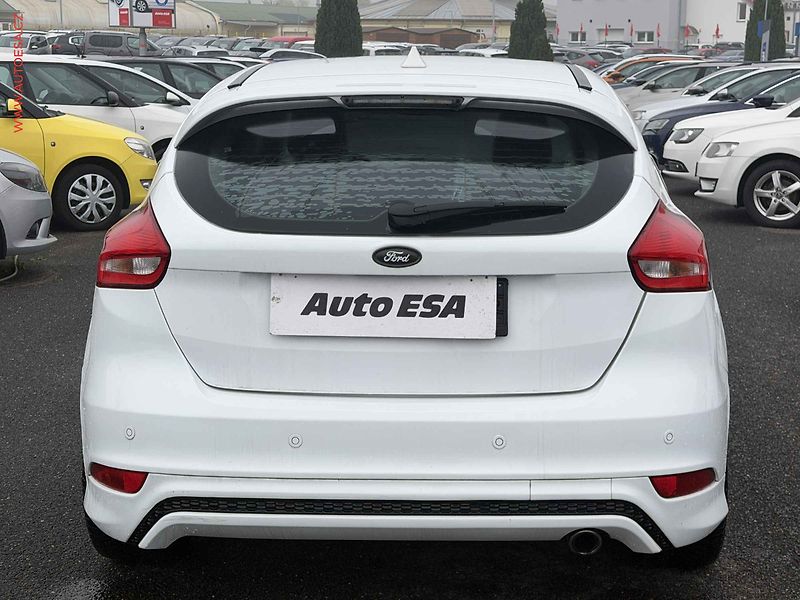 Ford Focus (2015) 2.0 TDCi, Titanium, AT, bixen - fotka 5 z 18