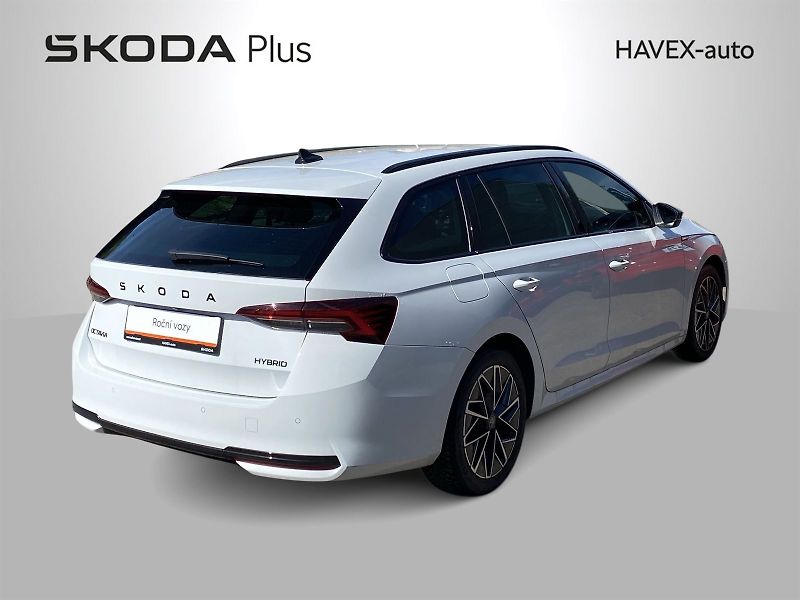 Škoda Octavia (2025) Combi 1.5 TSI M-HEV DSG Sportl - fotka 2 z 30