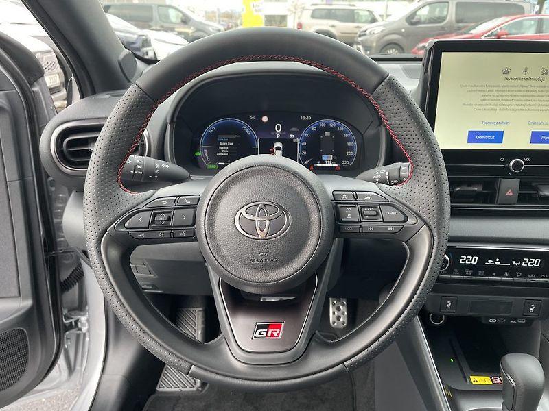Toyota Yaris 1.5Hybrid GR Sport ODBĚR IHNED - fotka 15 z 30