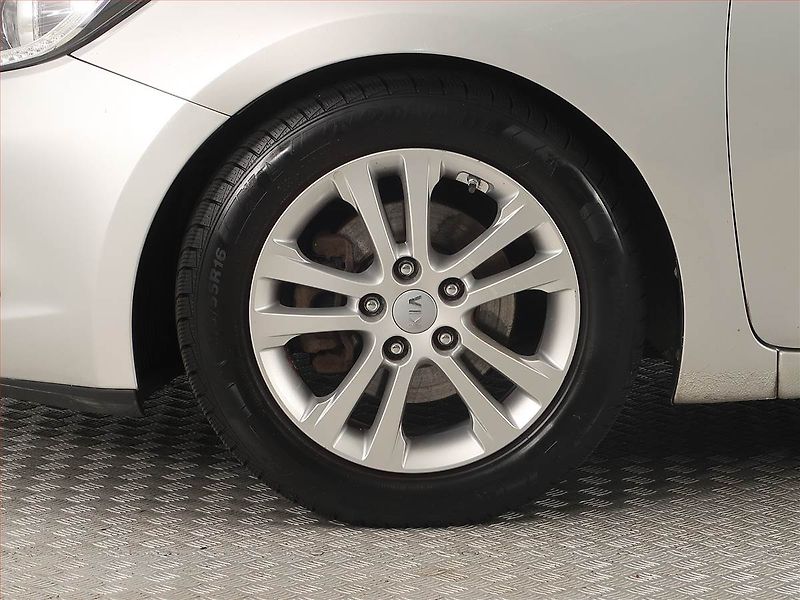 Kia Ceed (2013) Gold 1.6 GDI, Automat, Navi - fotka 15 z 18