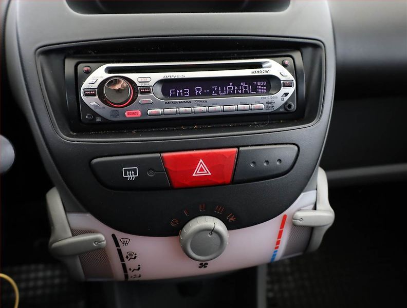 Peugeot 107 (2006) 1.0, Automat, po STK - fotka 9 z 11