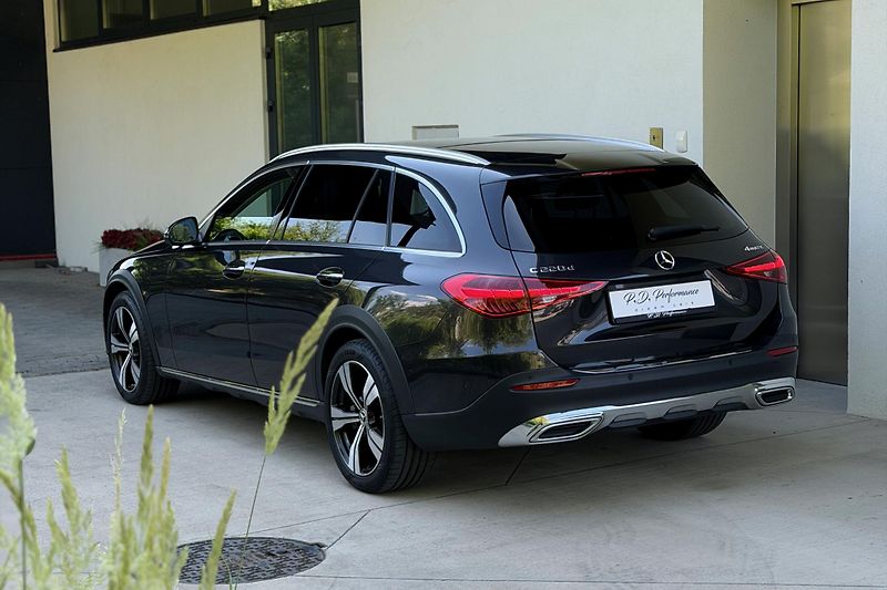 Mercedes-Benz Třídy C (2023) C 220d 4Matic Allterrain - fotka 17 z 125