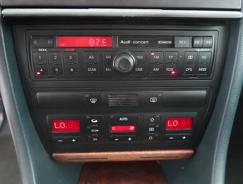 Audi A6 (1998) Basis 2.5 TDI , po STK, Tažné - fotka 12 z 17