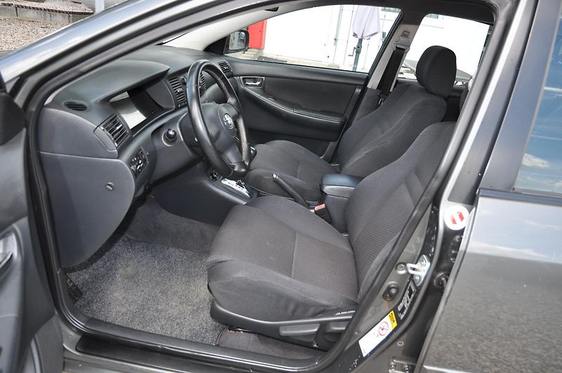 Toyota Corolla 1.4D-4D 66kW KOMBI Automat - fotka 6 z 13