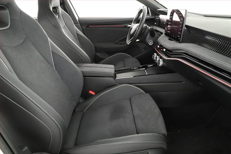 Škoda Superb (2025) 2.0 TDI, SPORTLINE, KAMERA - fotka 7 z 20