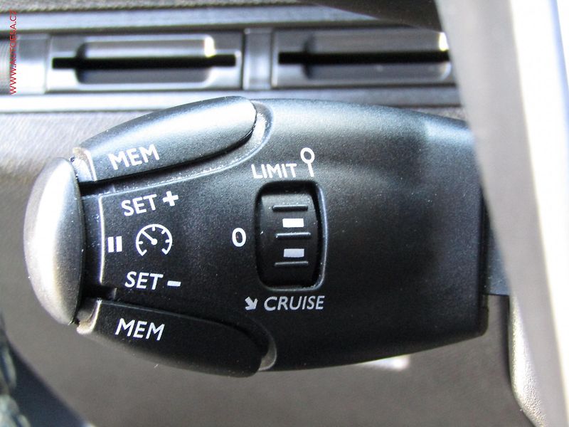 Peugeot 3008 (2019) 1.5 HDi, Allure, TZ - fotka 13 z 21