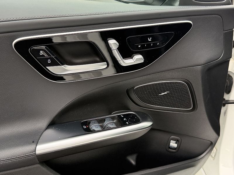 Mercedes-Benz Třídy C 220 d 4MATIC - fotka 23 z 35