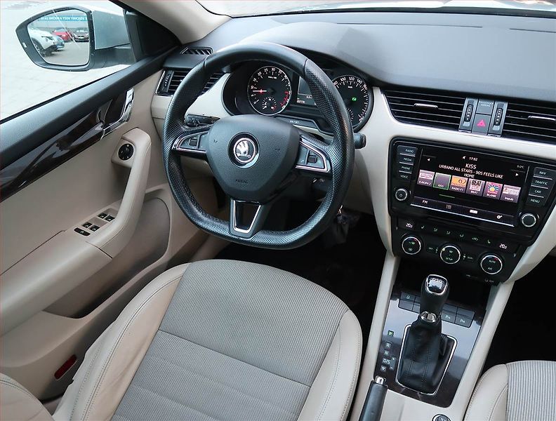 Škoda Octavia (2015) 2.0 TDI, Automat, Serv.kniha - fotka 7 z 19
