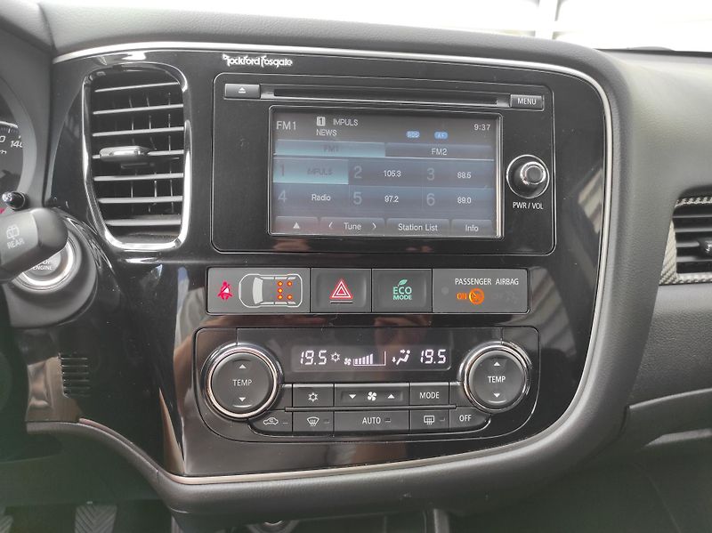 Mitsubishi Outlander 2.2D 110kW 6 st. MAN 4X4 7Míst - fotka 19 z 44