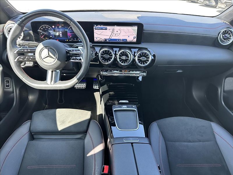 Mercedes-Benz CLA 200d AMG linie Style Edition - fotka 9 z 12