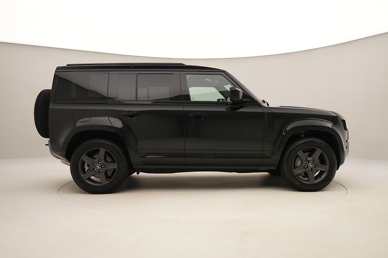 Land Rover Defender 110 D300 X-DYNAMIC SE AWD CZ - fotka 13 z 48