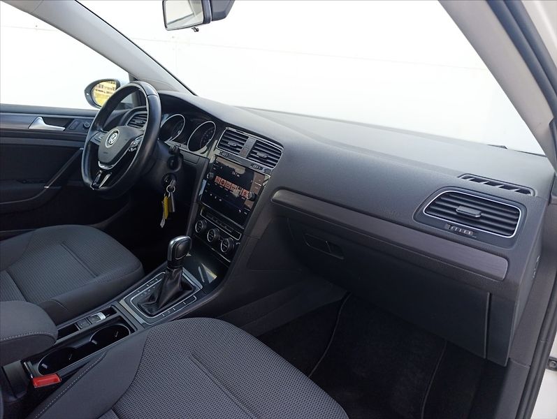 Volkswagen Golf 1,5 TGi  DSG Aut.klima ACC - fotka 27 z 33